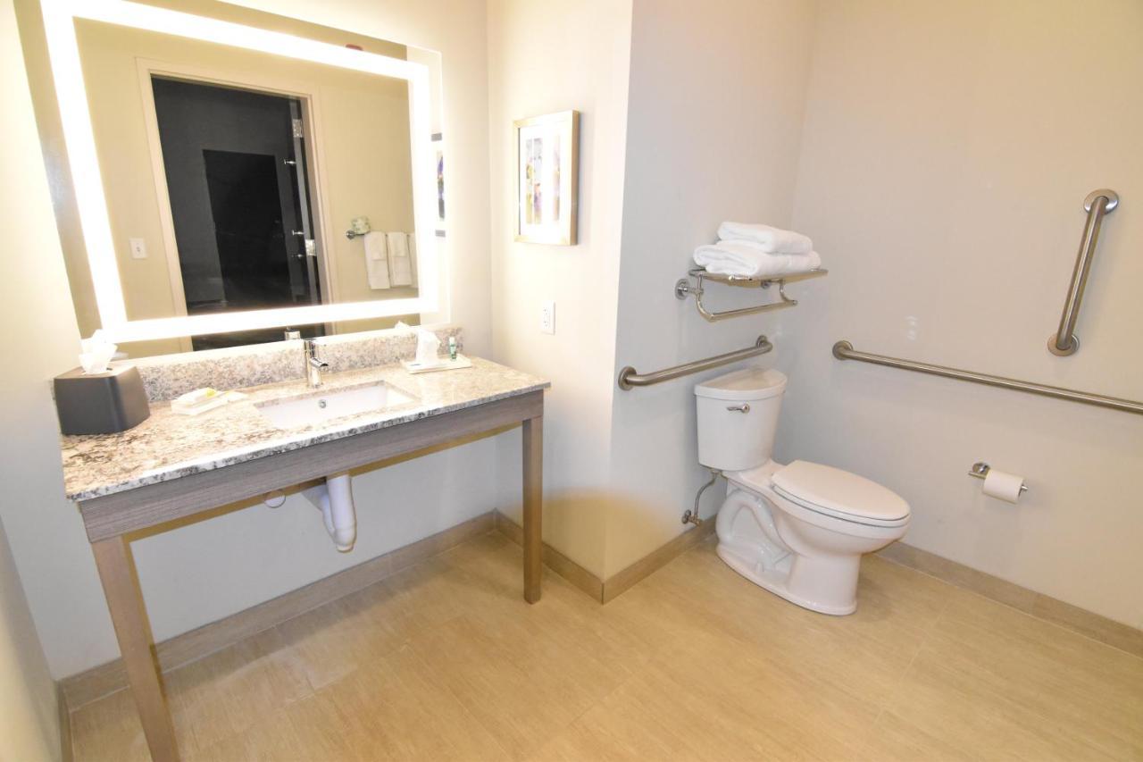 Holiday Inn - Kansas City - Northeast By Ihg Eksteriør billede
