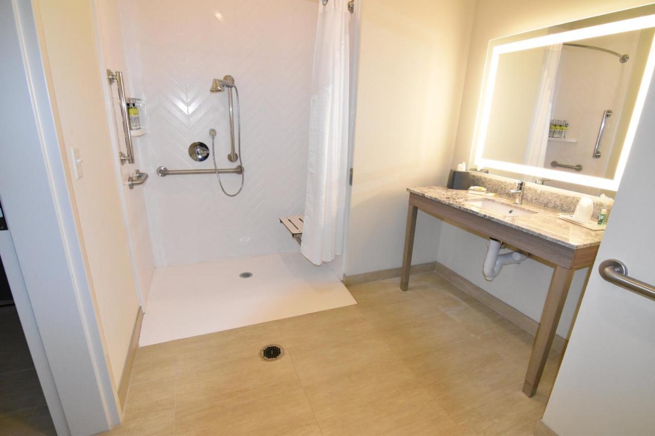 Holiday Inn - Kansas City - Northeast By Ihg Eksteriør billede
