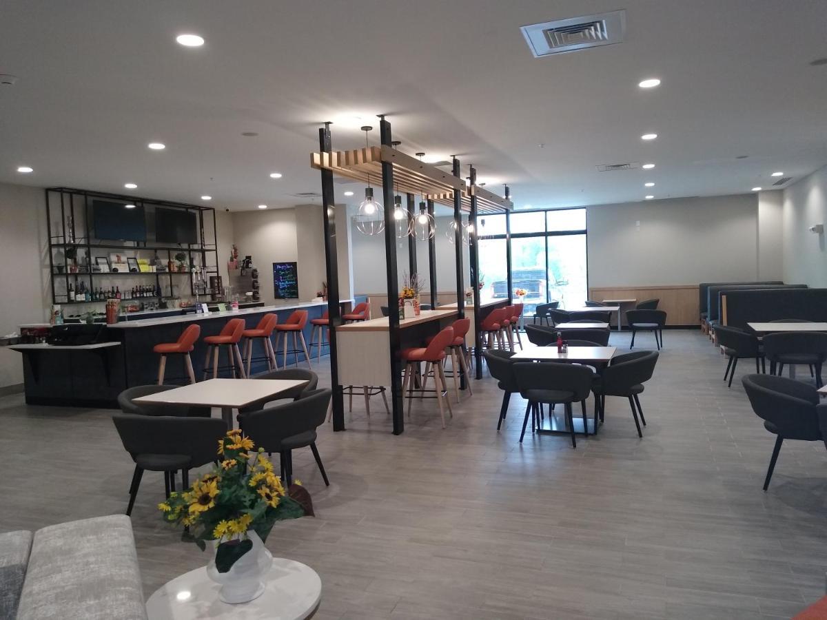Holiday Inn - Kansas City - Northeast By Ihg Eksteriør billede